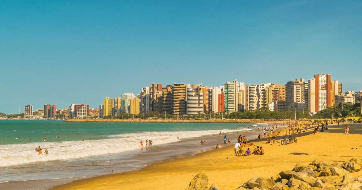 Praia do Futuro: Descubra o Paraíso de Fortaleza com Barracas, Sol e Mar