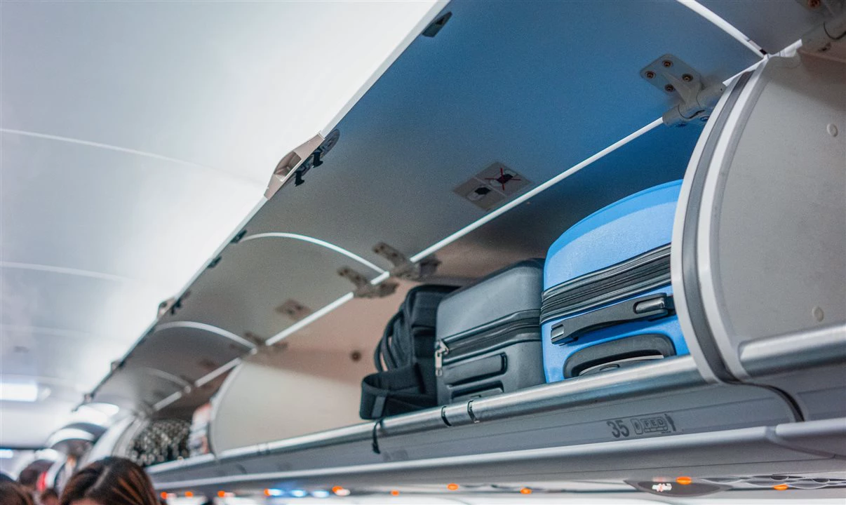 Posso trazer o robô aspirador no avião?